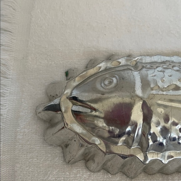 Silver aluminum  Fish-Shaped jello or baking Mold vintage - Picture 2 of 4